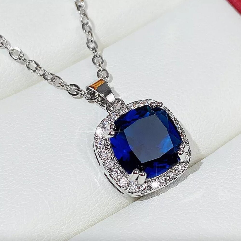 NEW 18k White Gold Cushion Cut Diamond Sapphire Necklace